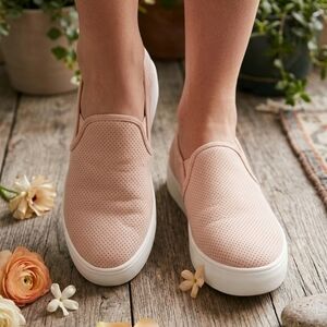 Steve Madden Gracy Blush Pink Perforated Slip-On Sneakers Women’s Size 8.5